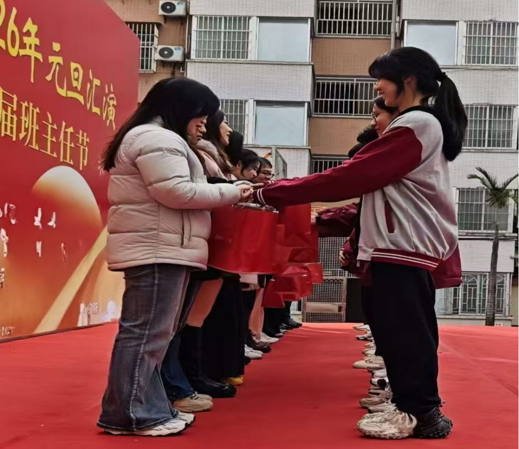 【超德德育】青春有你，繁花一路 | 直击超德中学第三届班主任节暖心现场