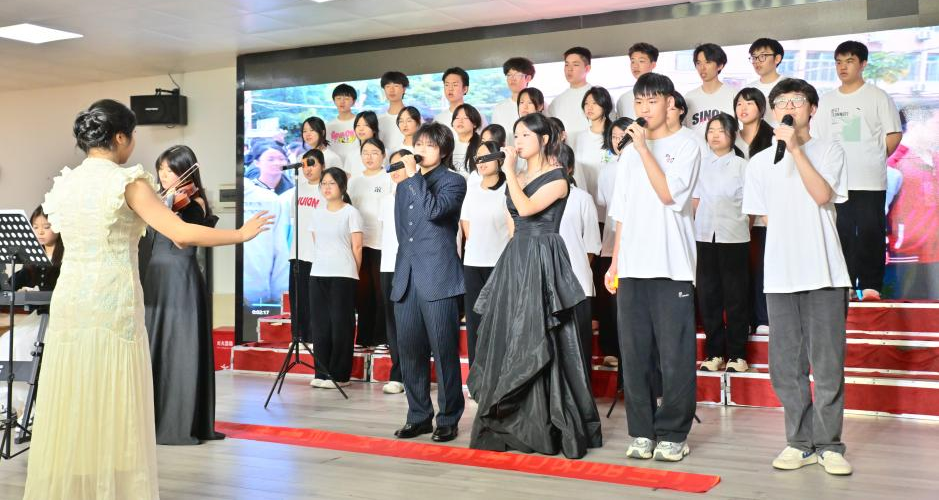 【超德德育】当《爸爸妈妈》响起，歌声里的天下儿女心让人红了眼眶｜班班有歌声，曲曲动人心