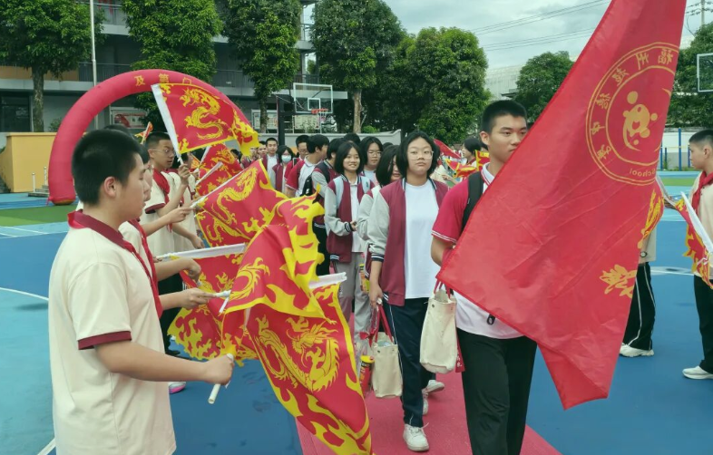 【超德德育】把三年装进合影，用微笑走向考场——致2026届中考考生的毕业礼